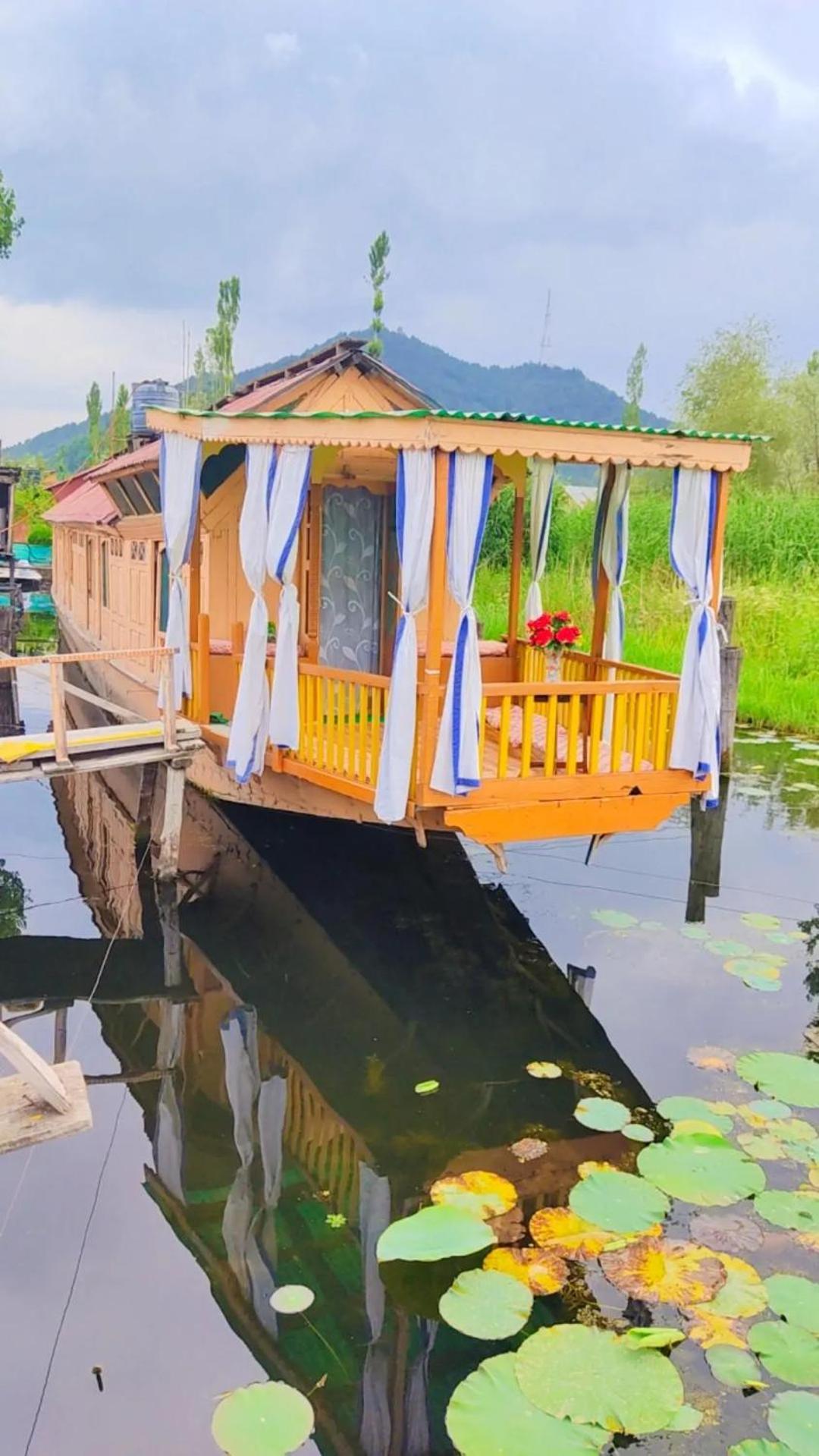 Houseboat Young Wild Rose Σριναγκάρ Εξωτερικό φωτογραφία