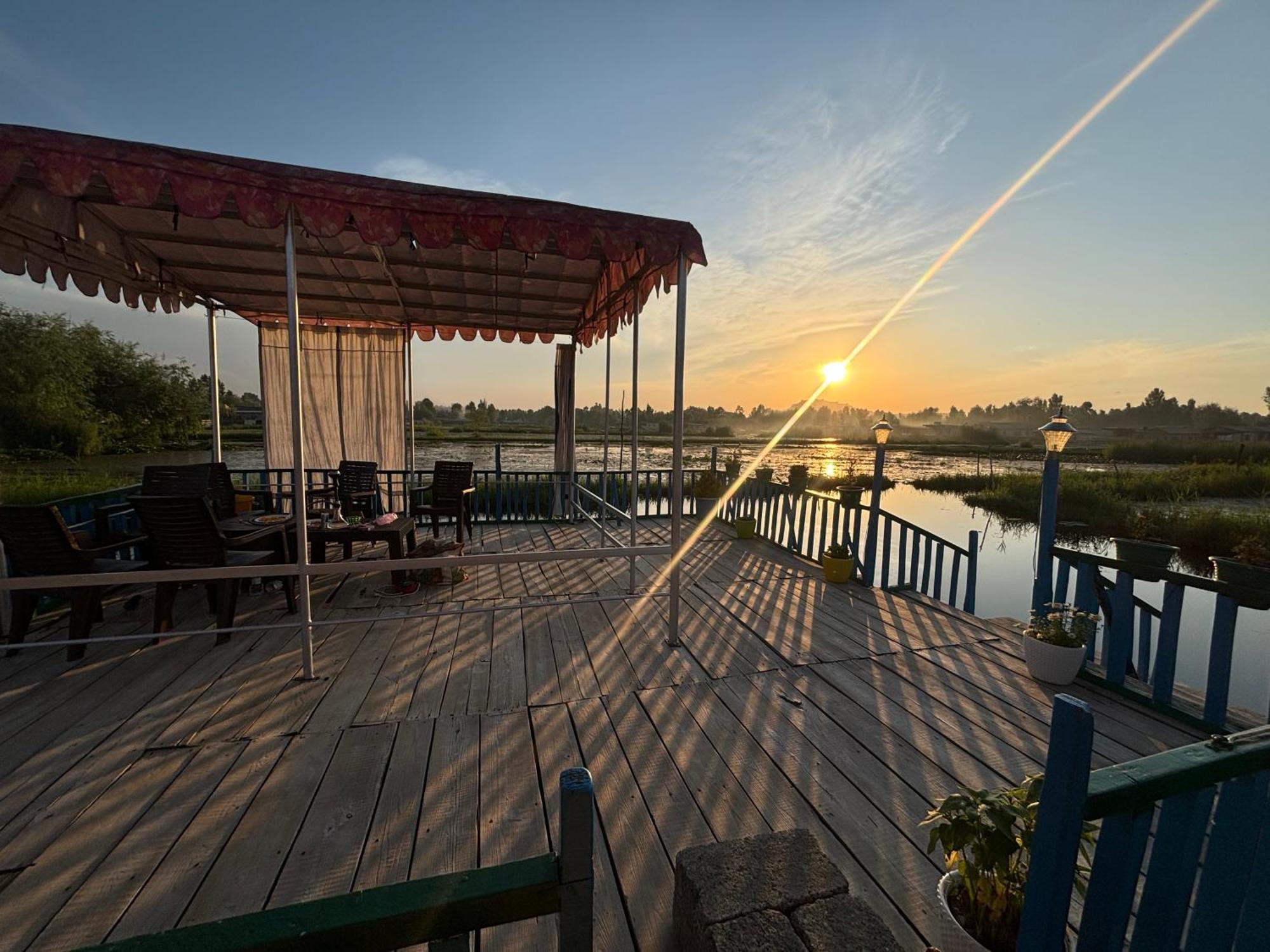 Houseboat Young Wild Rose Σριναγκάρ Εξωτερικό φωτογραφία